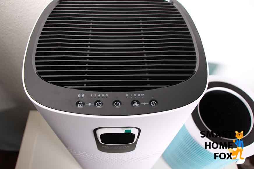 Man sieht die Knöpfe und das Display des Proscenic A9.